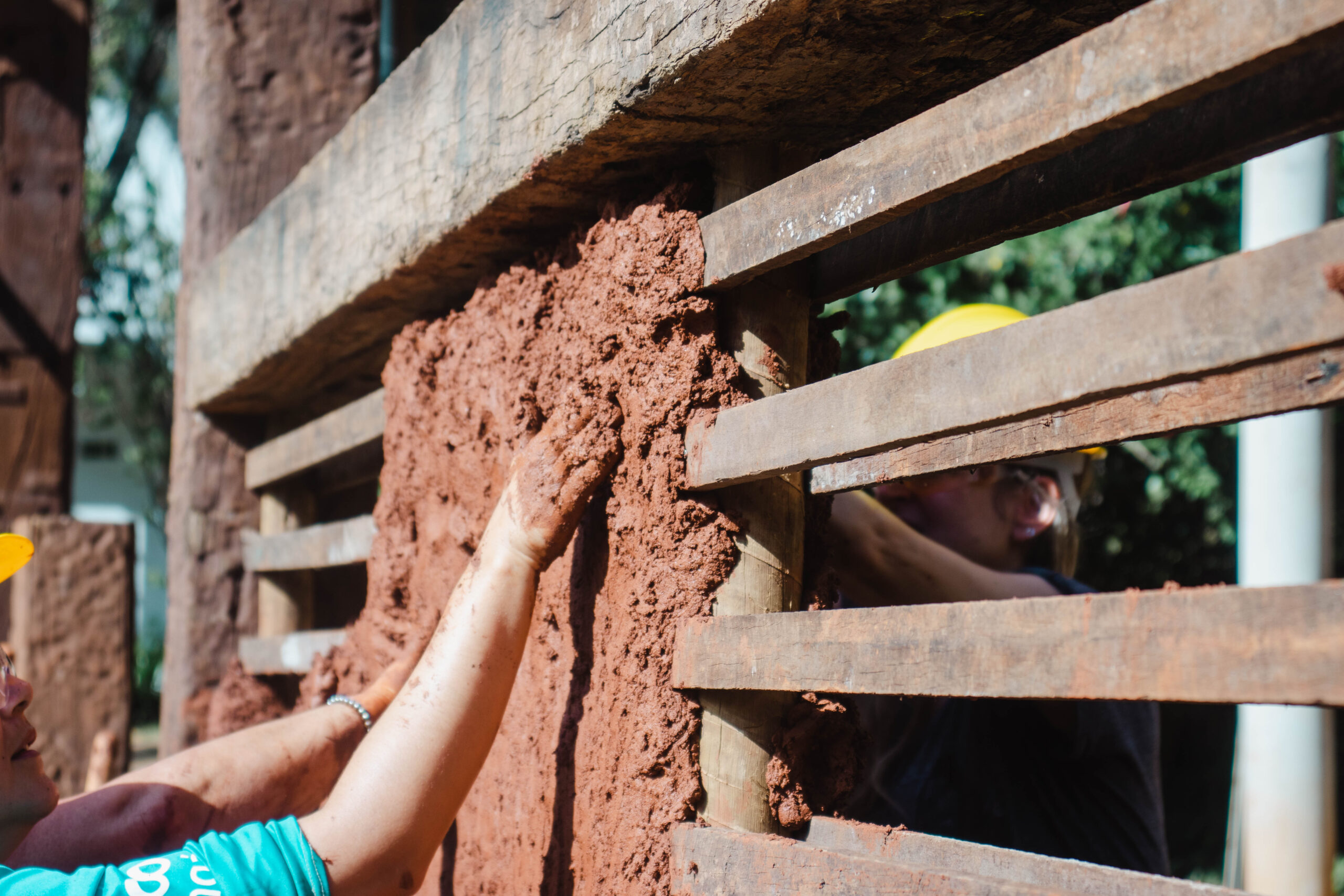 Paredes de Terra e Inteligência do Solo